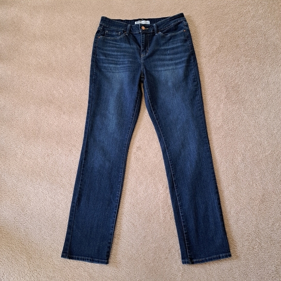 Levi's Signature Jeans Women's 29 Mid Rise  Straight Blue Denim Dark Wash - Picture 1 of 14